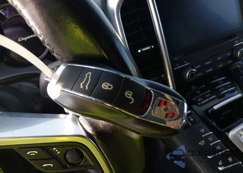 2017 Porsche Cayenne Platinum Edition z USA, uszkodzony, nr VIN WP1AA2A27HKA81851